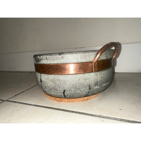 Naturstone Brazilian Soapstone pot‎ Large Copper Handle Band - Picture 6 of 9